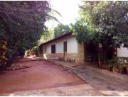 VENDO CASA CON TERRENO DE 2100 M2 EN YPANE-SOBRE RUTA ASFALTADA