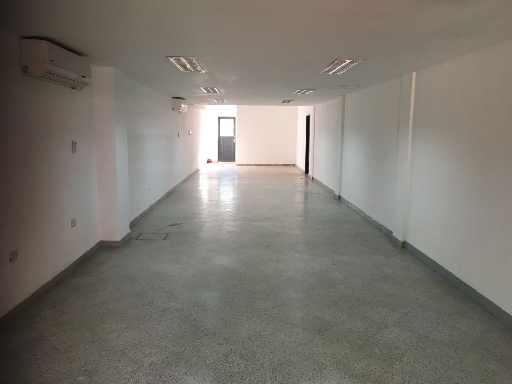 Salones Comerciales en pleno Centro de la Ciudad de Luque. — foto 3