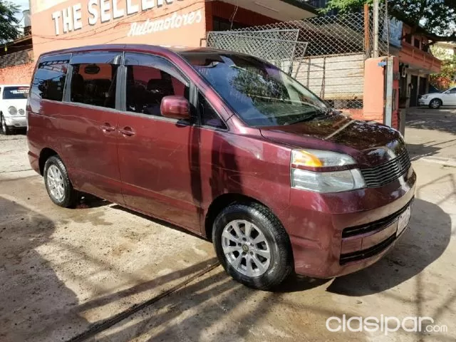 Toyota Voxy 2003 - foto 2