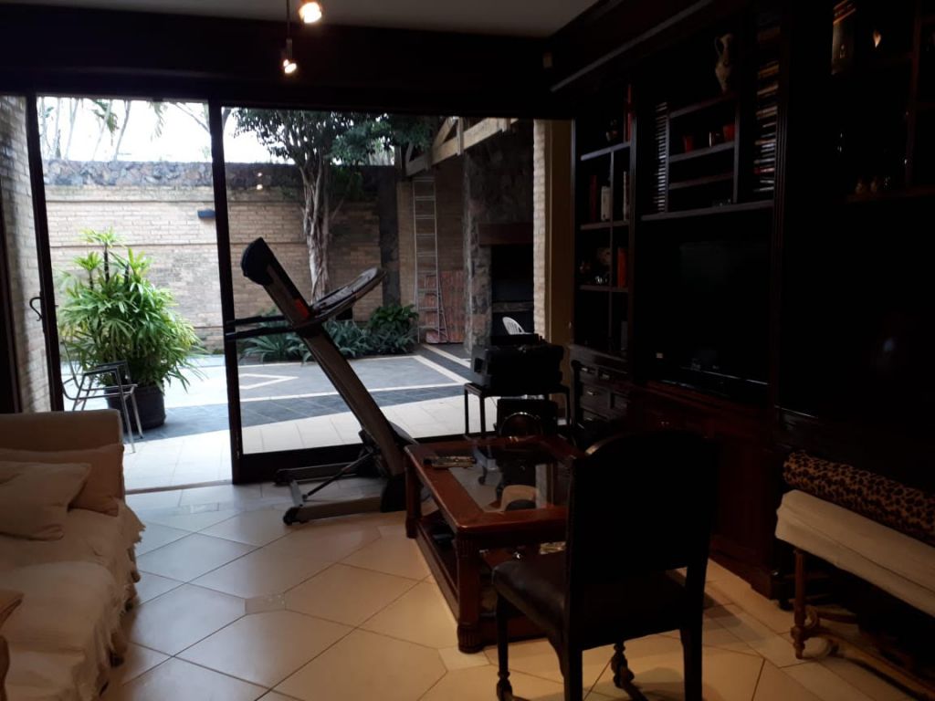 VENDO RESIDENCIA EN LOS MANGALES 630 MT2 CONSTRUIDOS EN DOS FINCAS — foto 3