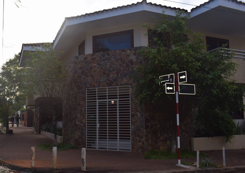 Se Alquila Amplia Casa* [Asunción, B° Villa Aurelia] A 1 cuadra de Mcal López. — foto 2