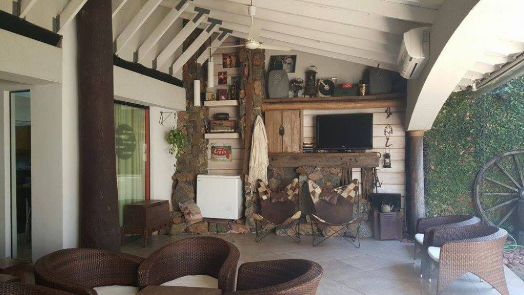 Casa tipo chalet todo en planta baja ubicada en barrio Ycua sati atras del WTC para vivienda y oficina — foto 2