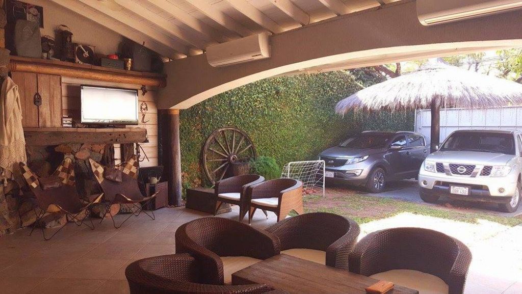 Casa tipo chalet todo en planta baja ubicada en barrio Ycua sati atras del WTC para vivienda y oficina — foto 3