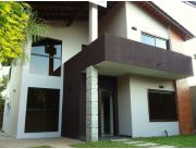 Alquilo Hermosa casa