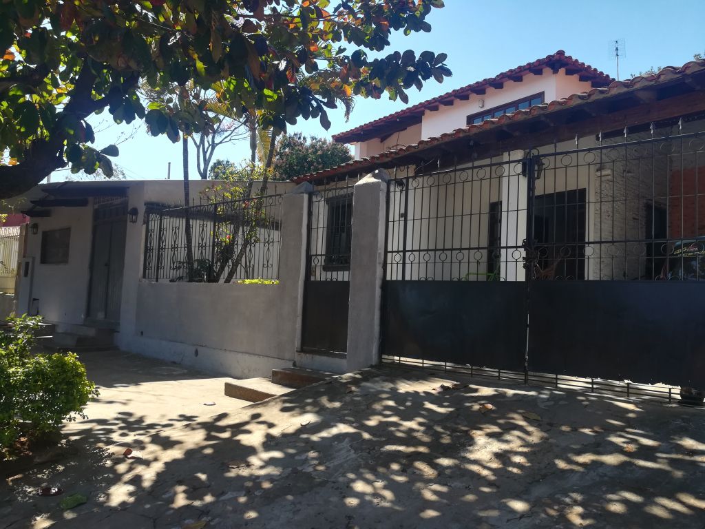 Vendo amplia casa de dos plantas en San Lorenzo barrio residencial — foto 2