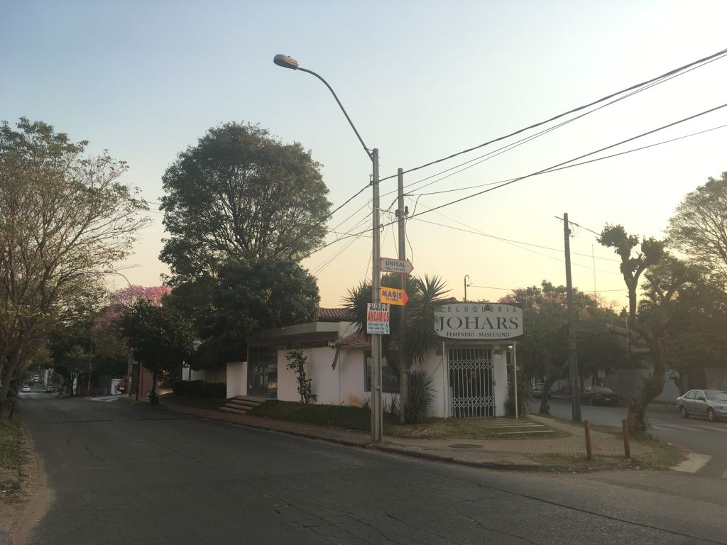 ALQUILO SALÓN COMERCIAL SOBRE AVDA. MÉDICOS DEL CHACO — foto 2