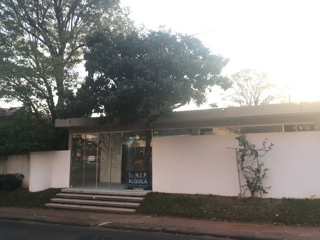 ALQUILO SALÓN COMERCIAL SOBRE AVDA. MÉDICOS DEL CHACO — foto 3