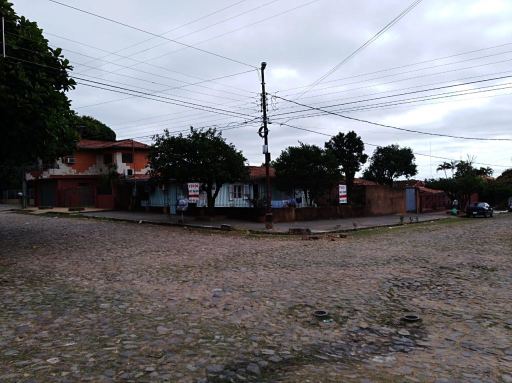 VENDO CASA EN ESQUINA BARRIO RESIDENCIAL — foto 3