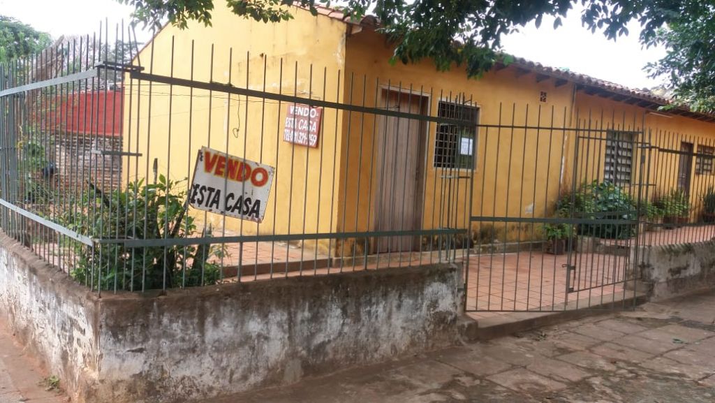 Dueña remata casa sobre las calles Honduras esq. Venezuela, Barrio Gloria Maria de la ciudad de Villa Elisa por motivos de viaje — foto 2