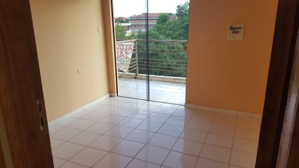 Vendo Edificio de 3 pisos en Itauguá, inmejorable ubicación. — foto 2