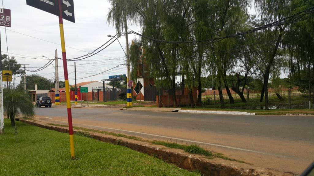 VENDO CASA A METROS DE LA NUEVA MUNICIPALIDAD DE LUQUE — foto 2