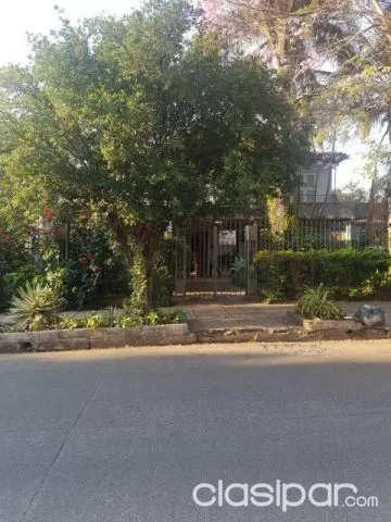 Casa en calle paralela a Mcal Lopez a reciclar o derrumbar p construccion de Edificio — foto 3