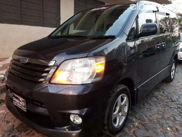 Toyota Noah 2004 - foto 2