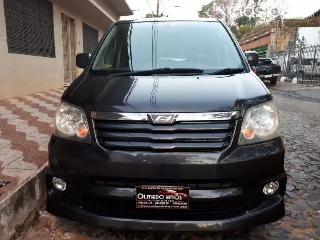Toyota Noah 2004 — foto 4