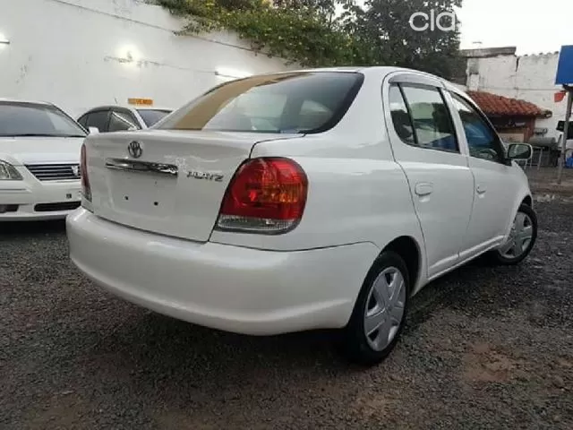 Toyota Platz 2003 - foto 2
