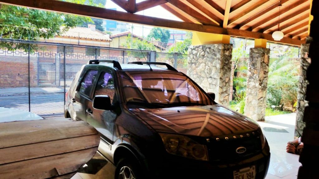 VENDO HERMOSA RESIDENCIA SEMI NUEVA TOTALMENTE AMOBLADA Y EQUIPADA PROXIMO AL CLUB CERRÓ PORTEÑO. — foto 2