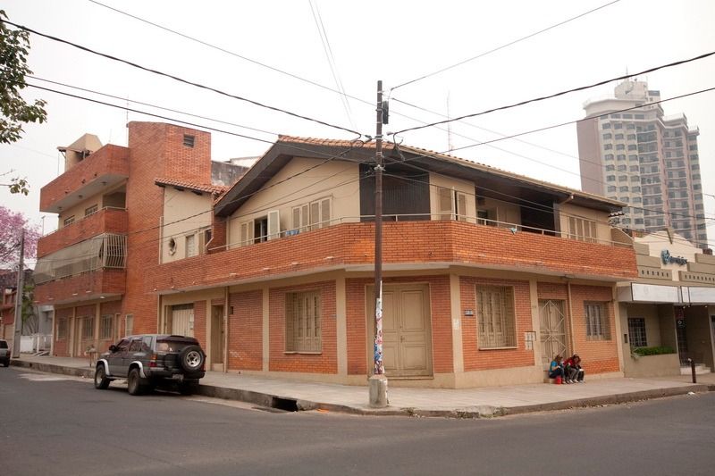 OFERTO Edificio con DEPARTAMENTOS Independientes IDEAL PARA INVERTIR a pasos del Colegio INTERNACIONAL. Zona de GRAN Crecimiento. — foto 3