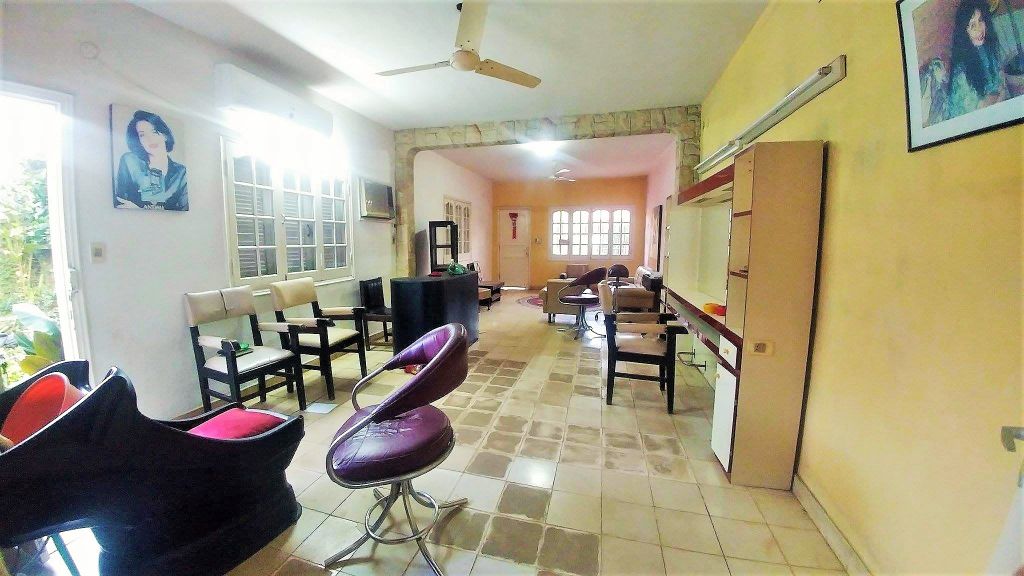 ALQUILO HERMOSO SALÓN COMERCIAL A 100 METROS DEL SHOPPING DEL SOL, SOBRE CALLE ASFALTADA PAPA JUAN XIII CASI AVENIDA SAN MARTÍN, BARRIO CARMELITAS! — foto 2
