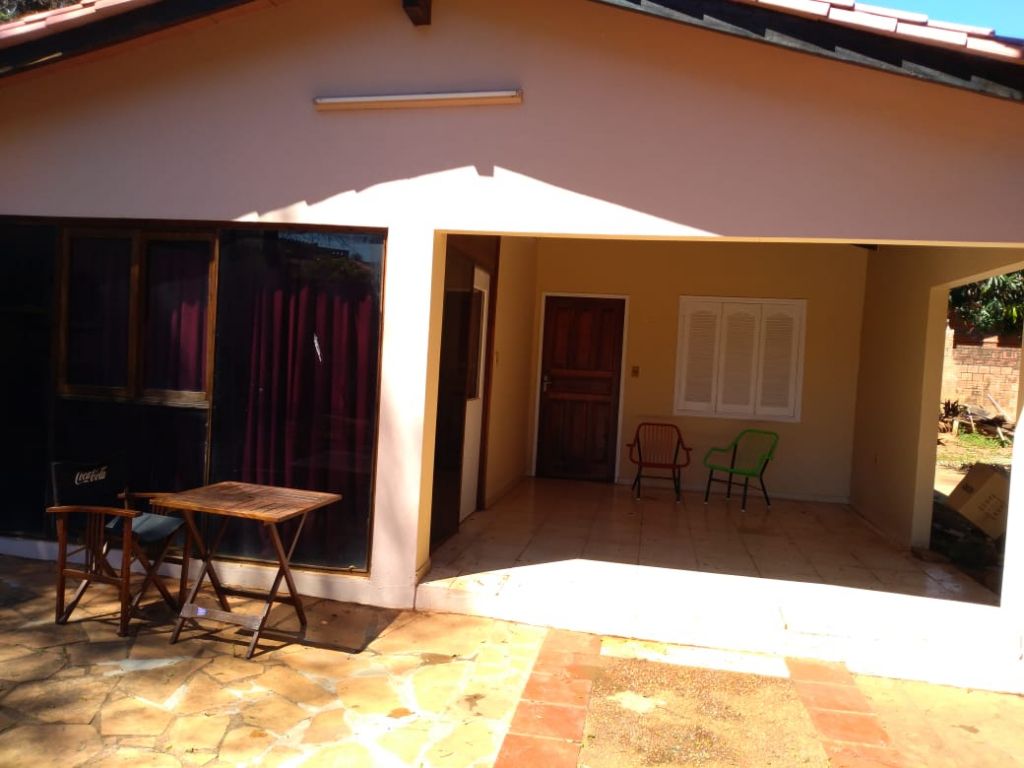 VENDO CASA - ZONA LAGUNA GRANDE - Gs. 700.000.000 - PRECIO CONVERSABLE — foto 2