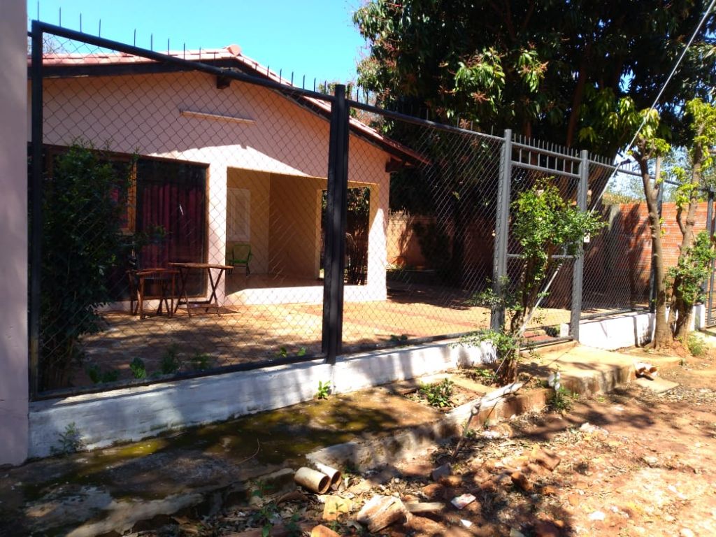 VENDO CASA - ZONA LAGUNA GRANDE - Gs. 700.000.000 - PRECIO CONVERSABLE — foto 3