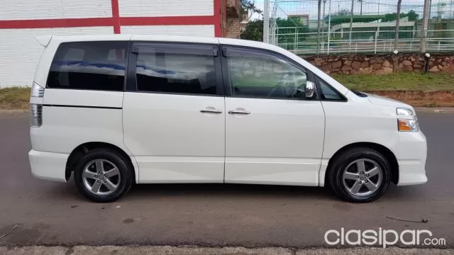 Toyota Voxy 2006 — foto 4