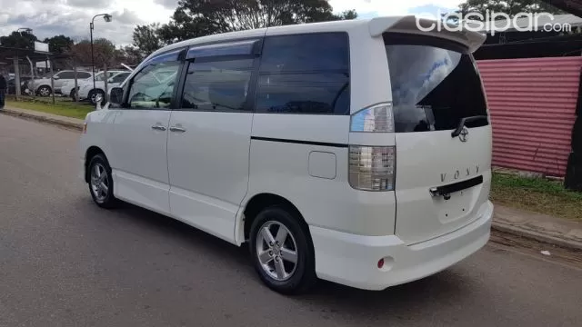 Toyota Voxy 2006 — foto 6