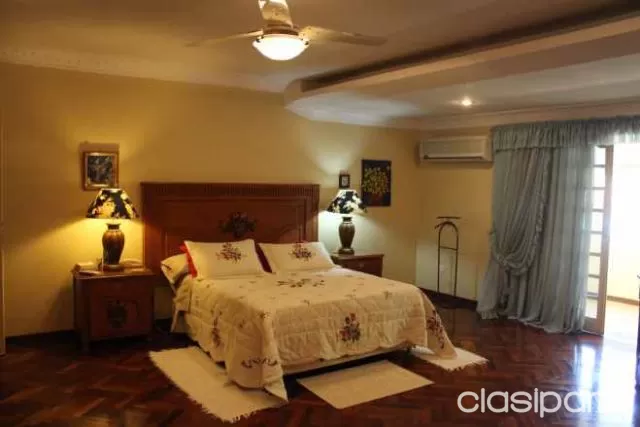 Alquilo Fina Residencia Amoblada – 5 dormitorios en Suite — foto 3