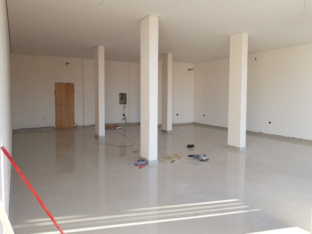 PARA ALQUILAR!! SALON A UNA CUADRA DE INGAVI - SOBRE CAZAL (FDO. DE LA MORA - ZONA NORTE) — foto 2