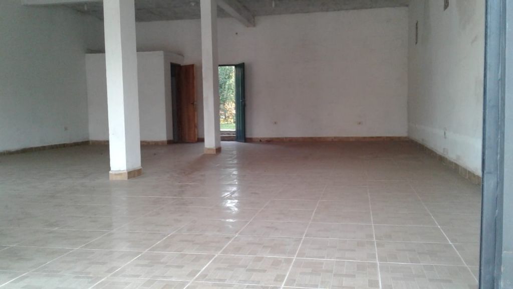 Salón Comercial de 100 m2 sobre Ruta Areguá - Luque — foto 2