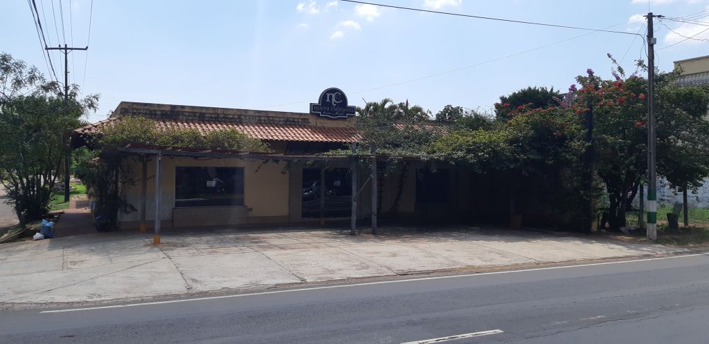VENDO HERMOSO LOCAL EN YPACARAI SOBRE RUTA INTERNACIONAL!!! — foto 2
