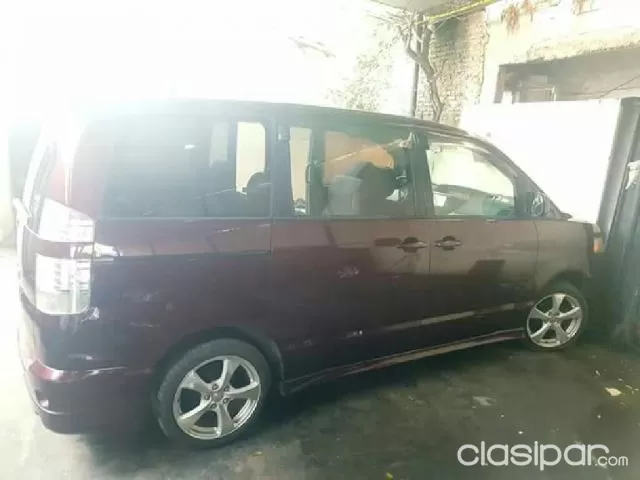 Toyota Voxy 2003 — foto 4
