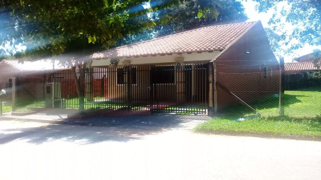 SUPER OFERTA DE HERMOSA CASA EN MARIANO ROQUE ALONSO A 4 CUADRAS DE LA RUTA 3 GRAL. AQUINO — foto 2