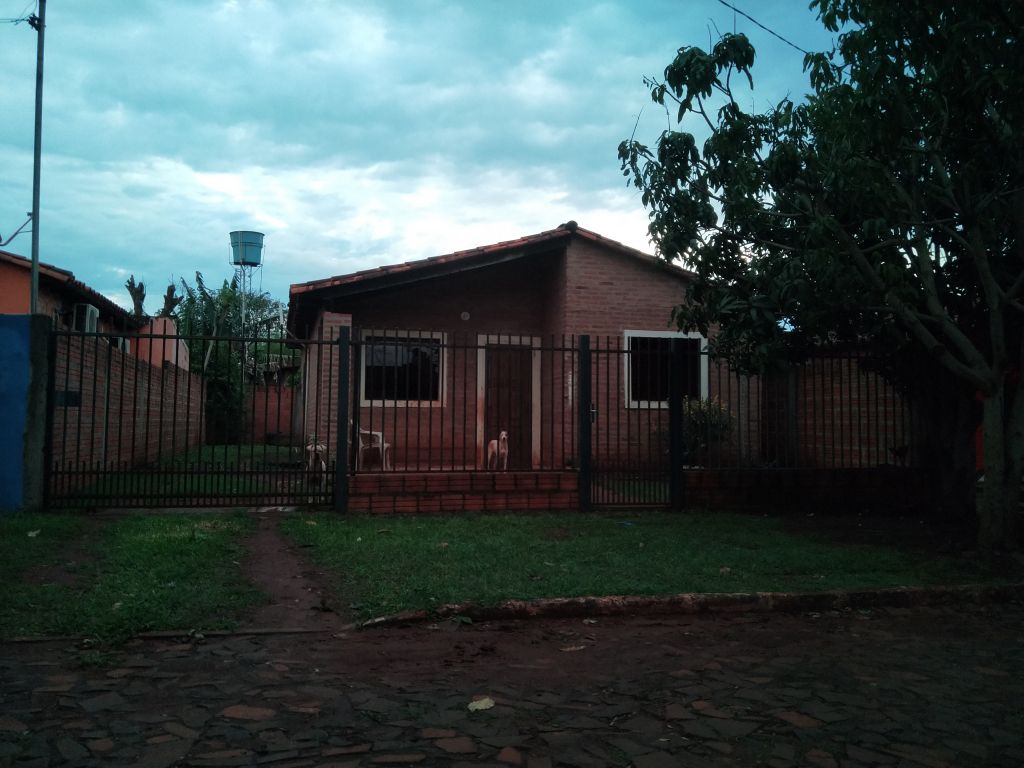Vendo casa en km 10 acaray semi amoblado con vehiculo y todo — foto 3