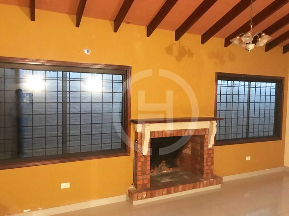 VENDO AMPLIA CASA A METROS DE AVENIDA MARISCAL LOPEZ DETRAS DEL COLEGIO DE LA ASUNCION — foto 2