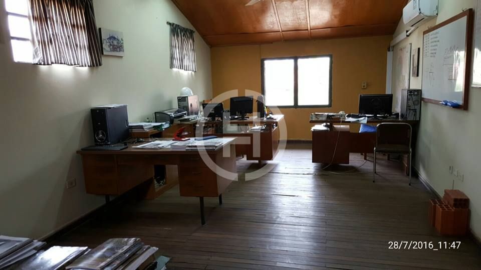 VENDO OFICINAS Y TINGLADO SOBRE AVENIDA LAGUNA GRANDE CASI MADAME LYNCH — foto 3