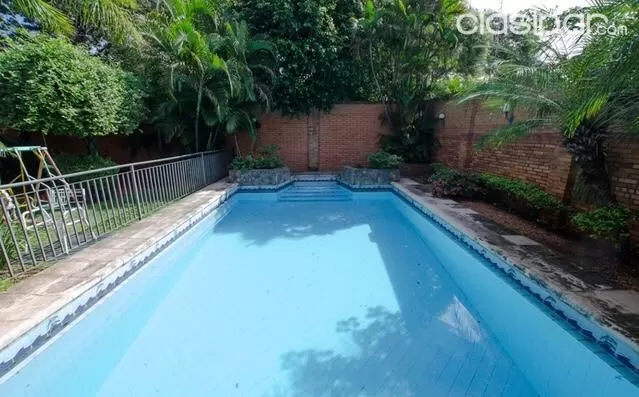 VENDO hermosa Residencia en Barrio Mcal Estigarribia — foto 2