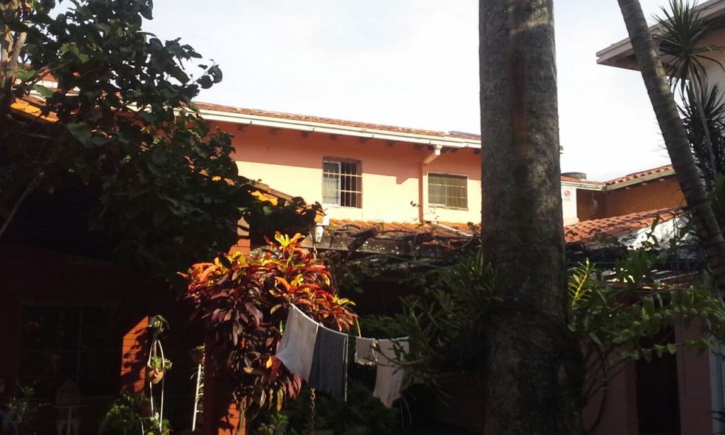 VENDO HERMOSA CASA EN BARRIO SAN VICENTE A UNA CUADRA Y MEDIA DE LA AVENIDA FÉLIX BOGADO — foto 3