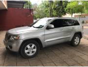 VENDO JEEP GRAND CHEROKEE LAREDO año 2011