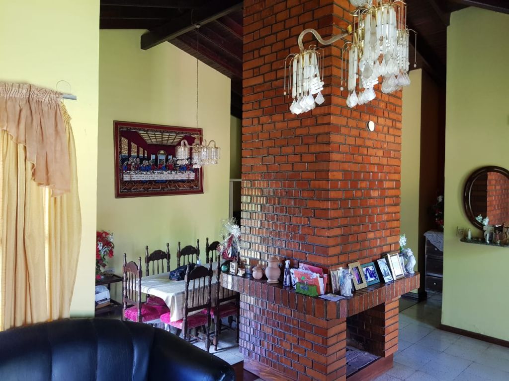 CASA EN VENTA EN EL BARRIO KENNEDY DE ENCARNACION — foto 2