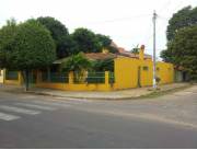 Casa en una esquina B° Recoleta - Asunción (Cód. J4.059)