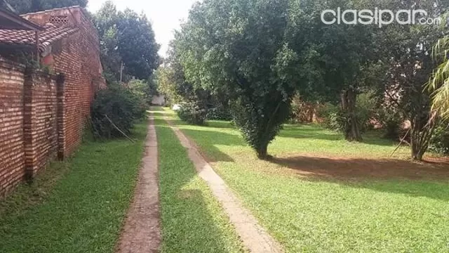 SAN LORENZO. VENDO RESIDENCIA ZONA PINEDO. LAGUNA GRANDE. CON TERRENO 1.400m2 — foto 2