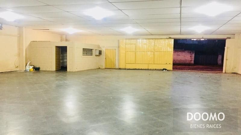 DEPOSITO DE 400 m2 ZONA Av. CHOFERES DEL CHACO Y 25 DE MAYO — foto 2