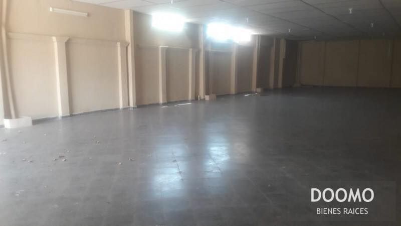 DEPOSITO DE 400 m2 ZONA Av. CHOFERES DEL CHACO Y 25 DE MAYO — foto 3