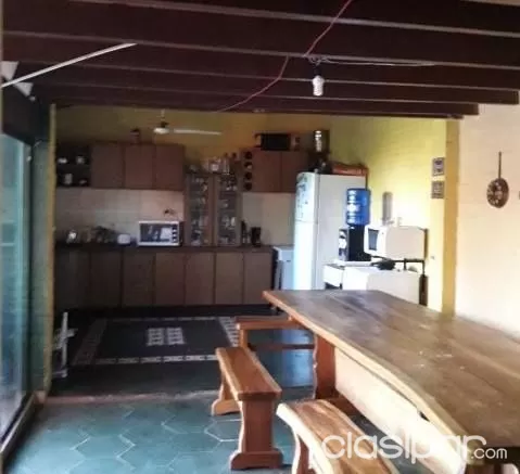VENDO CASA EN MARIANO ROQUE ALONSO ZONA SHOPPING LA RURAL COD 1596. — foto 2