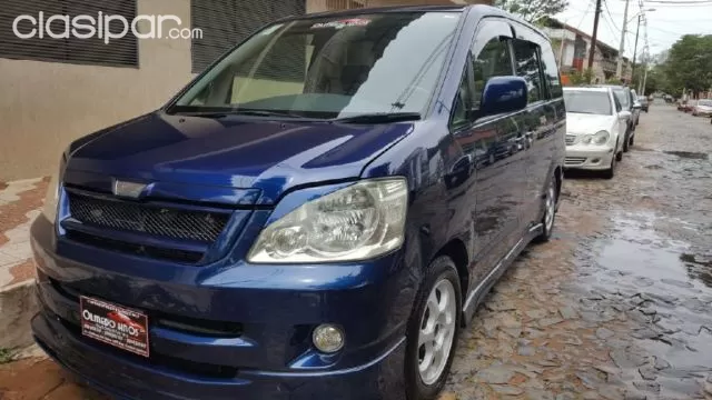 Toyota Noah 2005 - foto 2