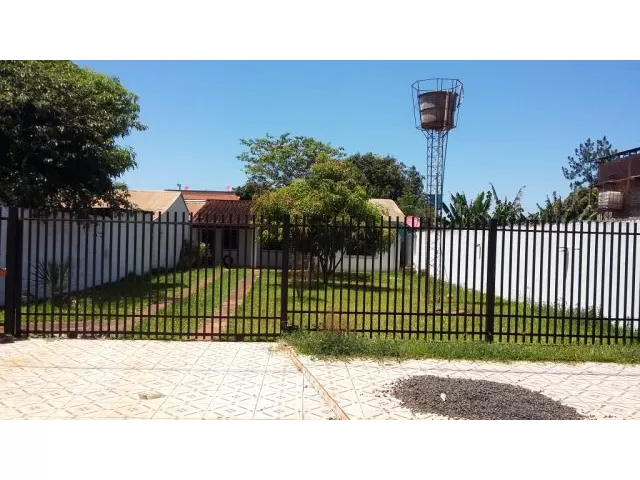 Casa con patio Grande KM 11 CDE #1287108  en Paraguay