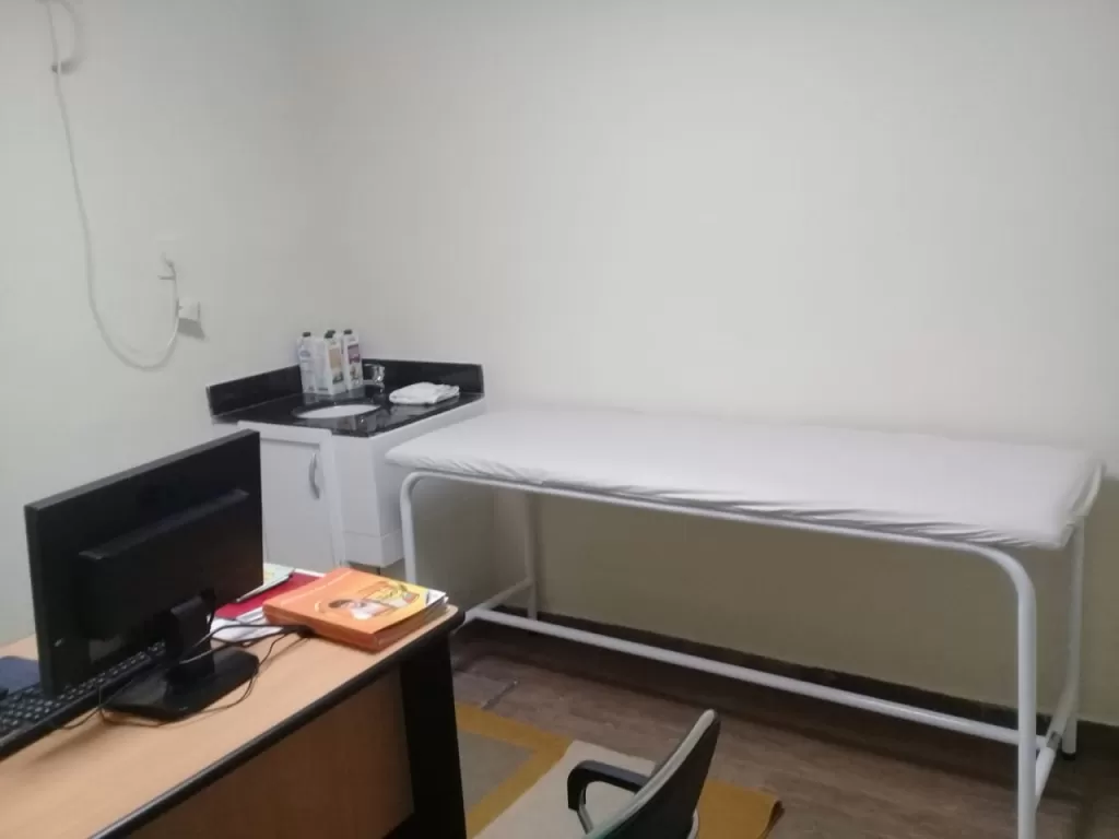 CLINICA ALQUILA CONSULTORIO MÉDICO CERCA DEL MERCADO 4 — foto 2
