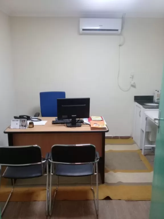 CLINICA ALQUILA CONSULTORIO MÉDICO CERCA DEL MERCADO 4 — foto 3