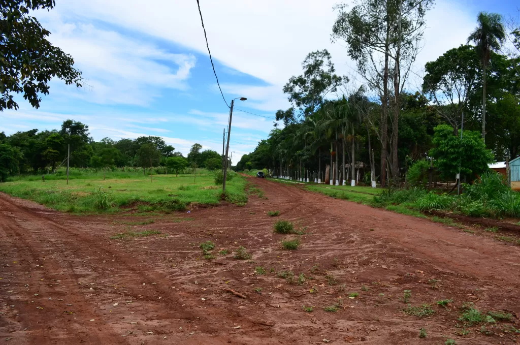Vendo Hermoso Terreno para Casa Quinta sobre el Lago Acaray en el Km. 10 — foto 3