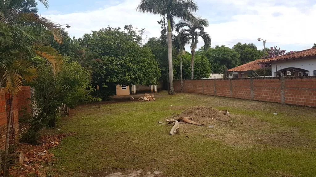 VENDO AMPLIO TERRENO EN CURVA ROMERO LUQUE — foto 2